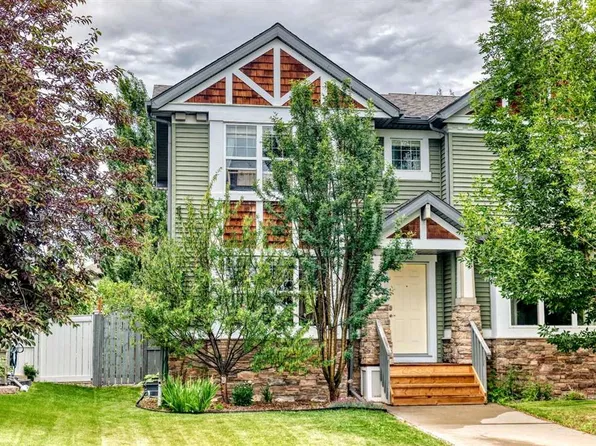 22 SE Everwillow Cir SW, Calgary, AB T2Y 4V2