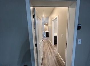 4460 S 26th St APT 11, Milwaukee, WI 53221