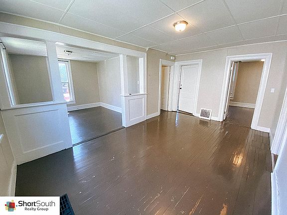 2nd image of 613 Milwaukee Ave NW