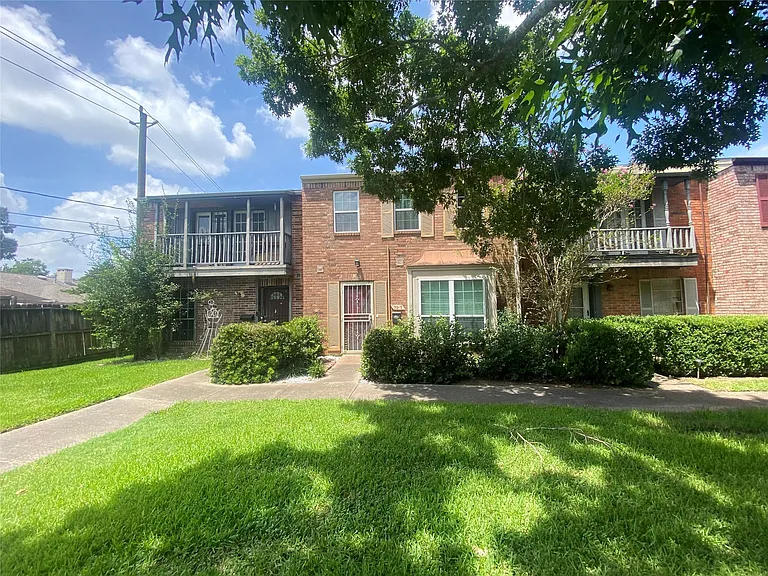 7913 Grove Ridge Dr — Photo 2