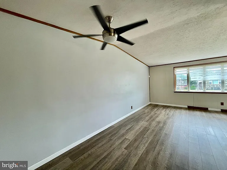 1405 Napfle Ave — Photo 7