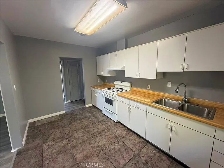 1045 Locust St — Photo 11