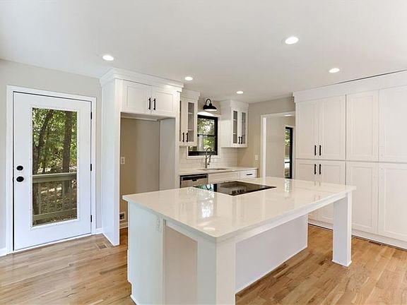 4th image of 3257 Cedar Bluff Dr NE