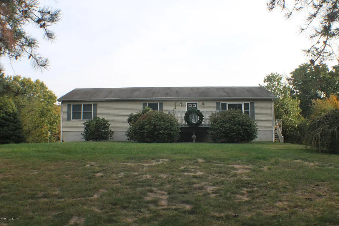 637 W Commodore Blvd photo 1