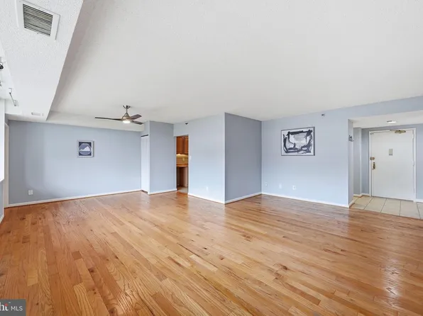 3713 George Mason Dr #810, Falls Church, VA 22041