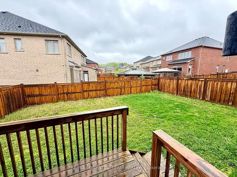 24 Pennine Dr — Photo 25