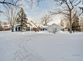 22575 N Riverwoods Rd, Lincolnshire, IL 60069