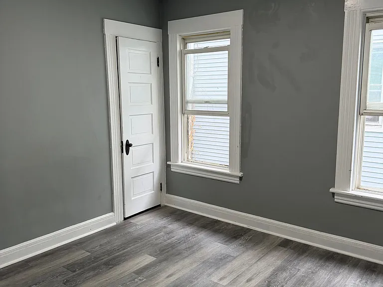 473-477 Putnam St #2 — Photo 7