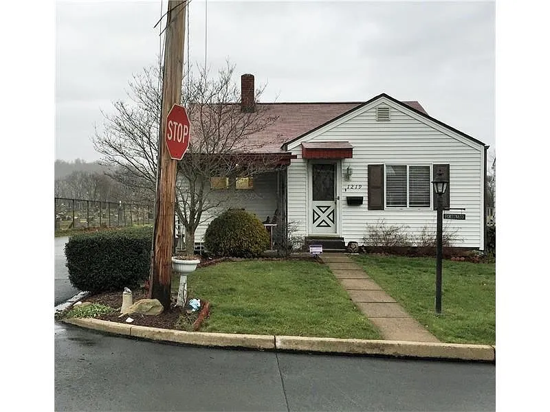 1219 Grove St photo 1