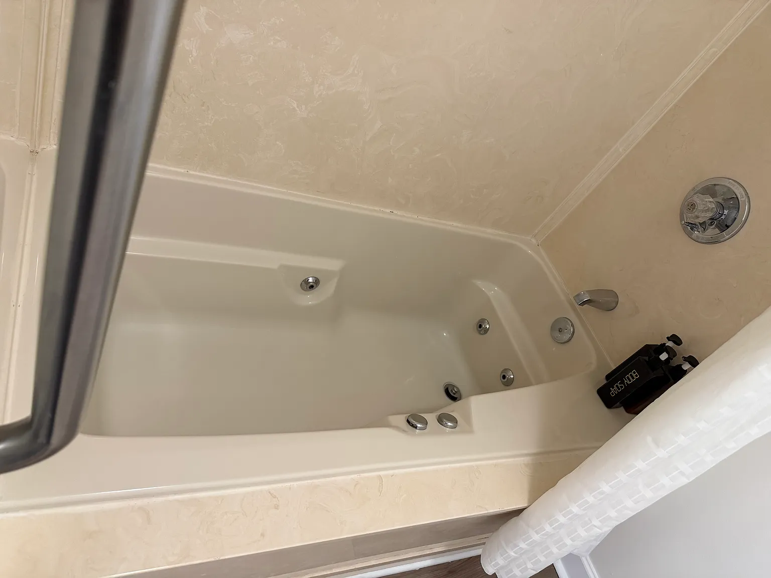 2 bed, 1204 sqft, $2,500 — Photo 3