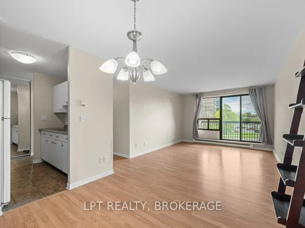 17 Eldon Hall Pl #303, Kingston, ON K7M 7H5