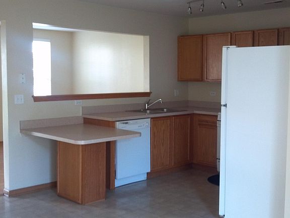 2nd image of 913 Symphony Dr