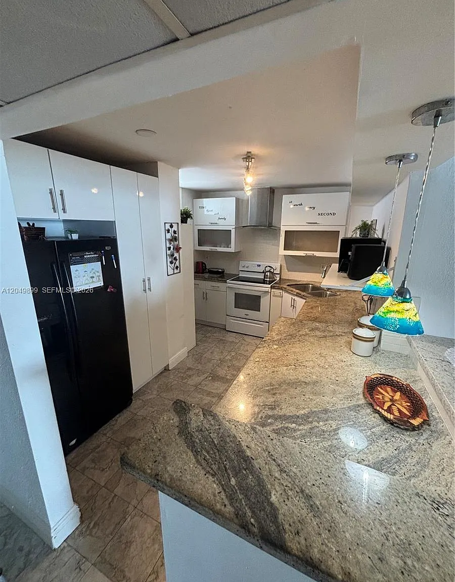 Ocean Park Condo — Photo 2