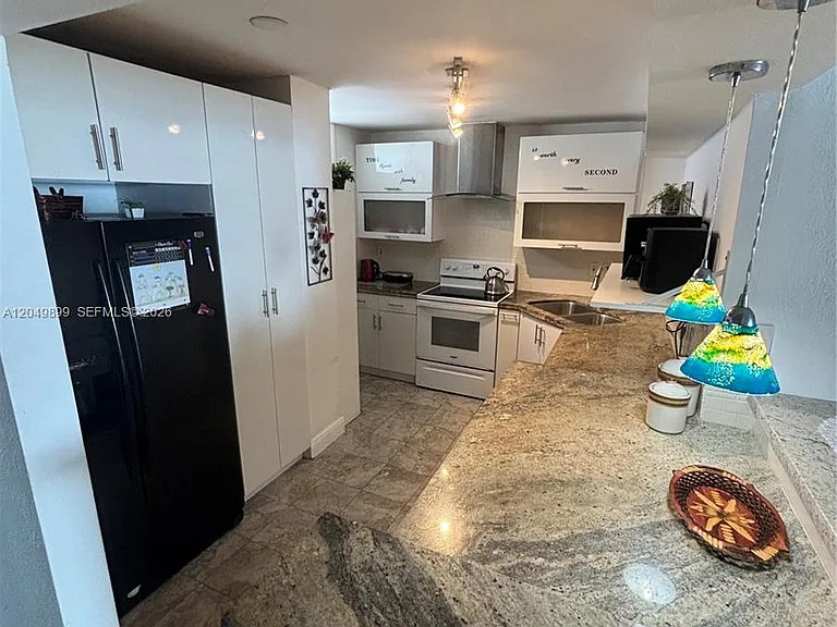 6450 Collins Ave #1207 — Photo 2