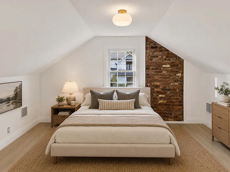 32 Brook St — Photo 15