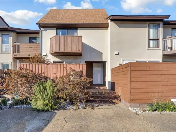 71 Waters Edge Cir, Hampton, VA 23669