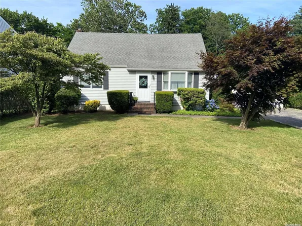 34 7th Avenue N, Huntington Station, NY 11746