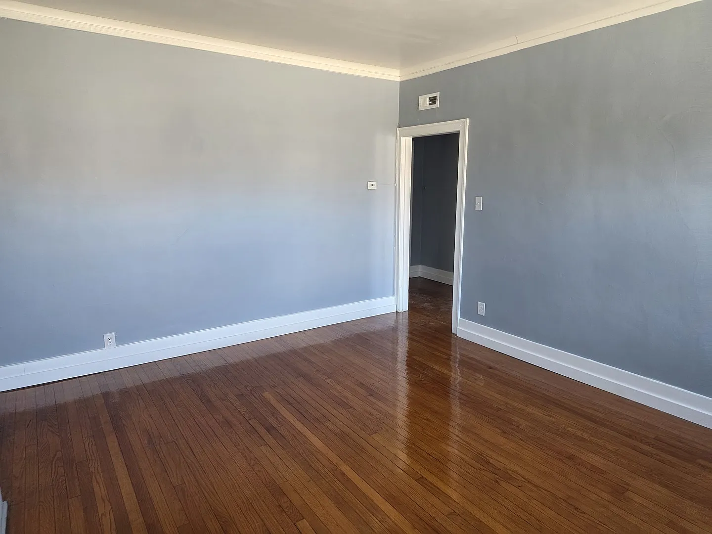 4 bed, 1000 sqft, $2,100 — Photo 3