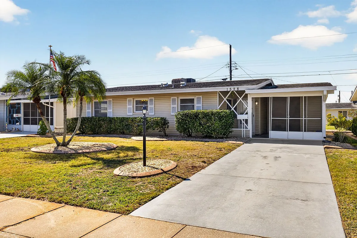 Building Photo - 1528 Chevy Chase Dr
