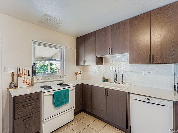 4th image of 1072 Racine Street