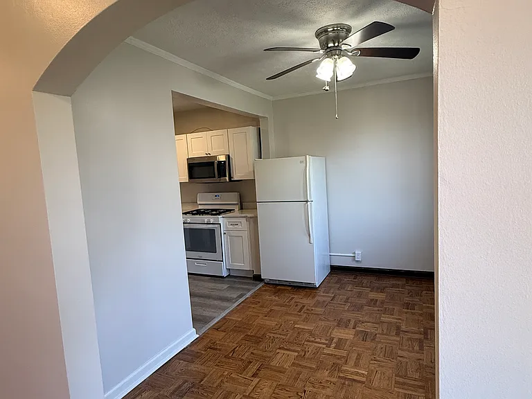 211 S 37th St #204 — Photo 6
