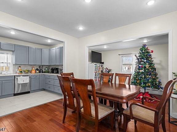 5th image of 53 Park St