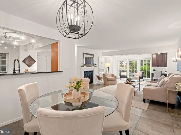 7765 Willow Point Dr #7765, Falls Church, VA 22042