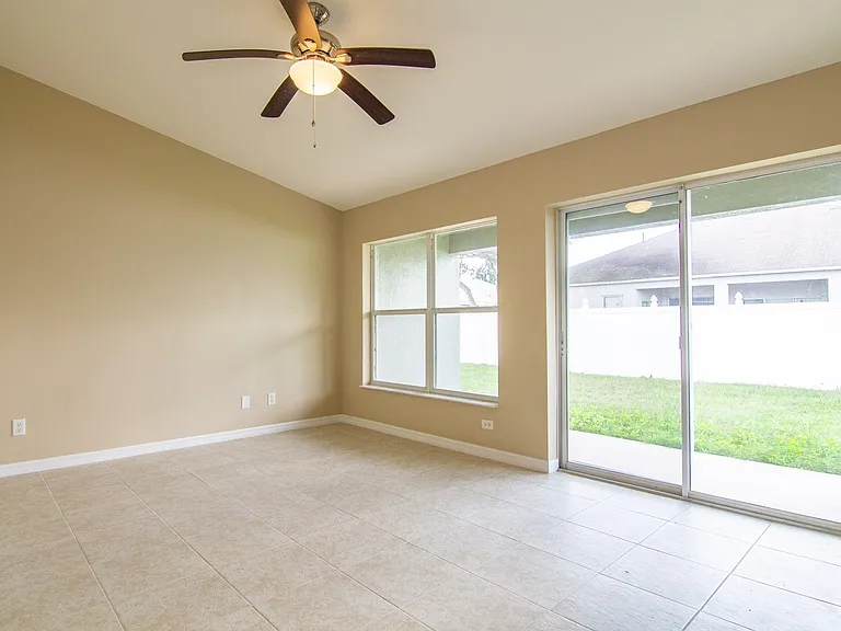 402 Bridgewater Ct — Photo 3