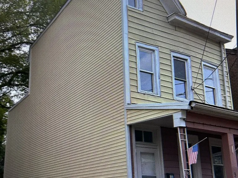 319 Rutherford Ave — Photo 3
