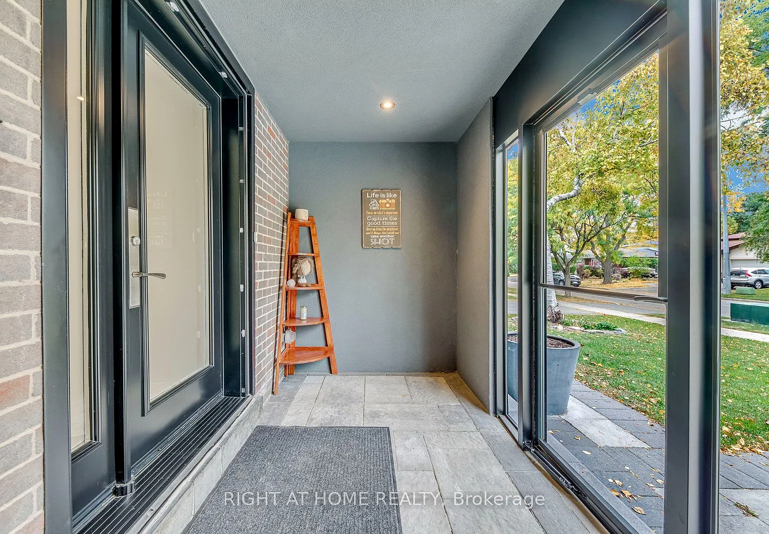 3 bed, $4,300 — Photo 2