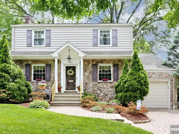 145 Concord Dr, River Edge, NJ 07661