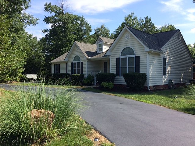 Circular driveway
