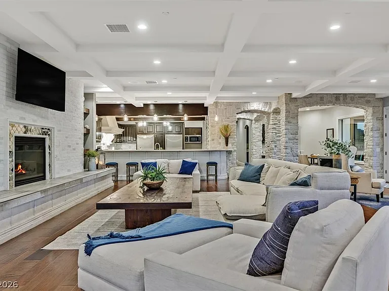 8 Rue Mediterra Dr — Photo 11