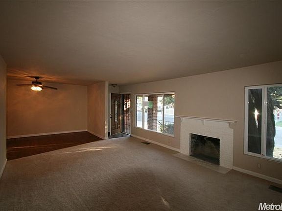 3rd image of 3032 N Franklin Ave