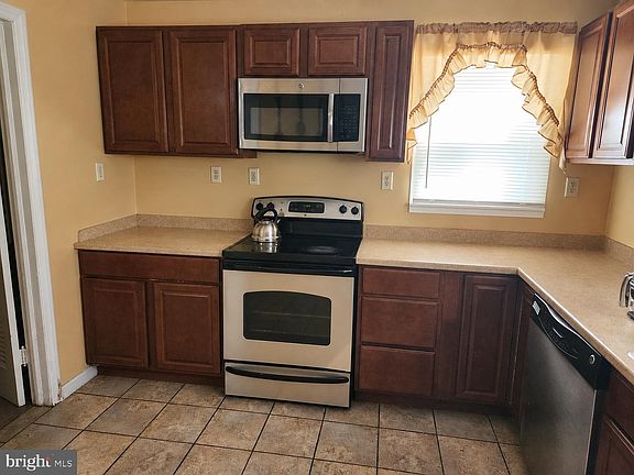 3rd image of 8814 Tyson Rd