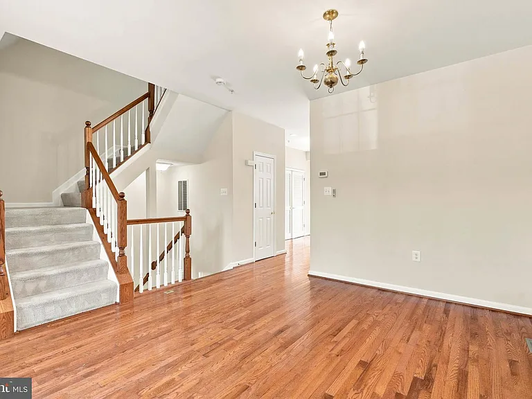 107 Hearth Ct — Photo 9