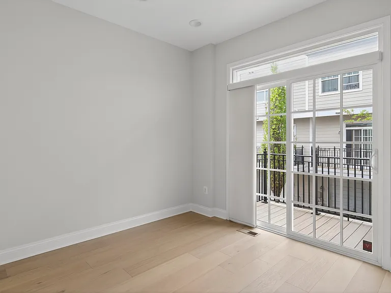 89 Southgate Ave — Photo 38