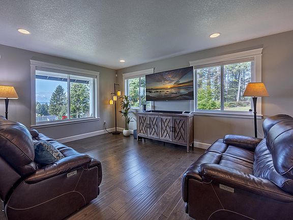 5th image of 1852 SE Oar Dr