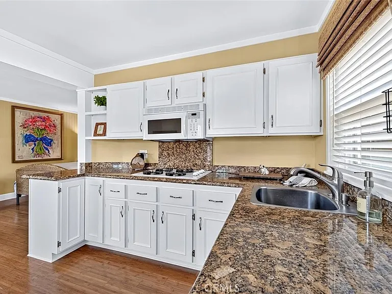 318 Holly St — Photo 12