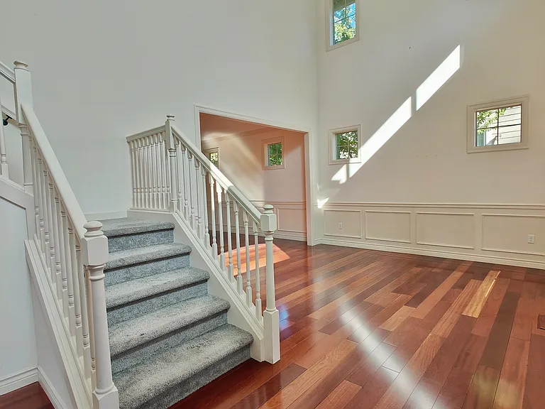 Main Entryway & Living Room