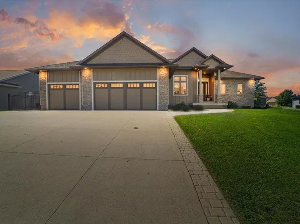402 Eagle Ct, Shellsburg, IA 52332