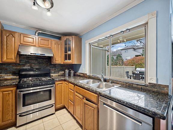 3rd image of 562 N Woodfield Trl