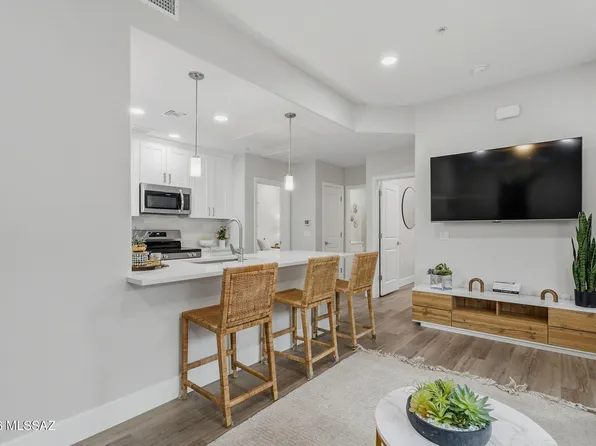 2022 E River Rd Unit 205, Tucson, AZ 85718