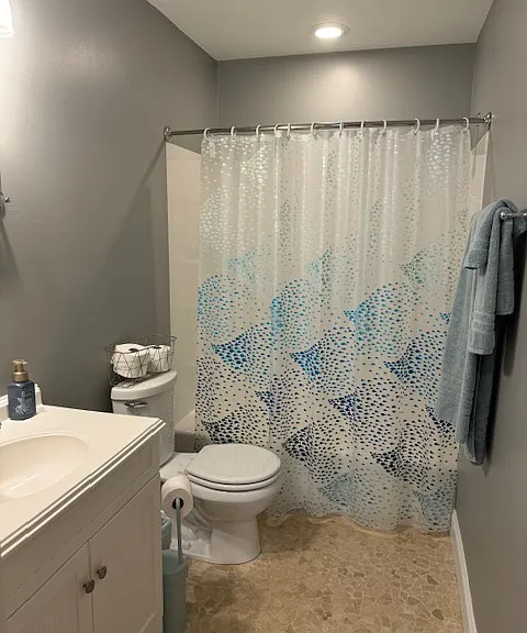 4th Bedroom - full bathroom