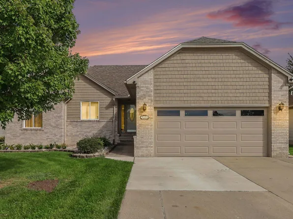 48680 Wheatfield St, Chesterfield, MI 48051