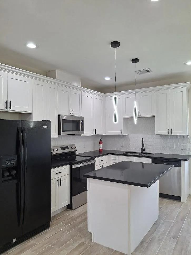 2 bed, 4.0 bath, 2048 sqft, $1,650 — Photo 3