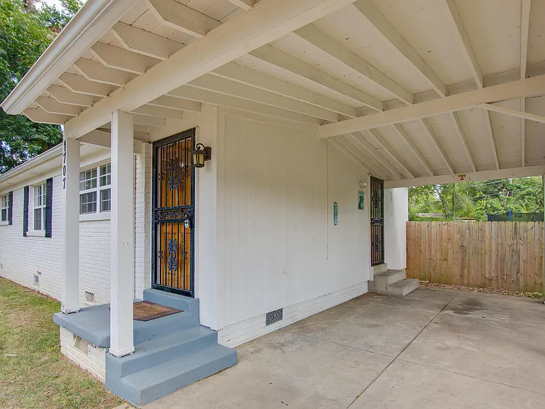 1707 Swayze Cv — Photo 2
