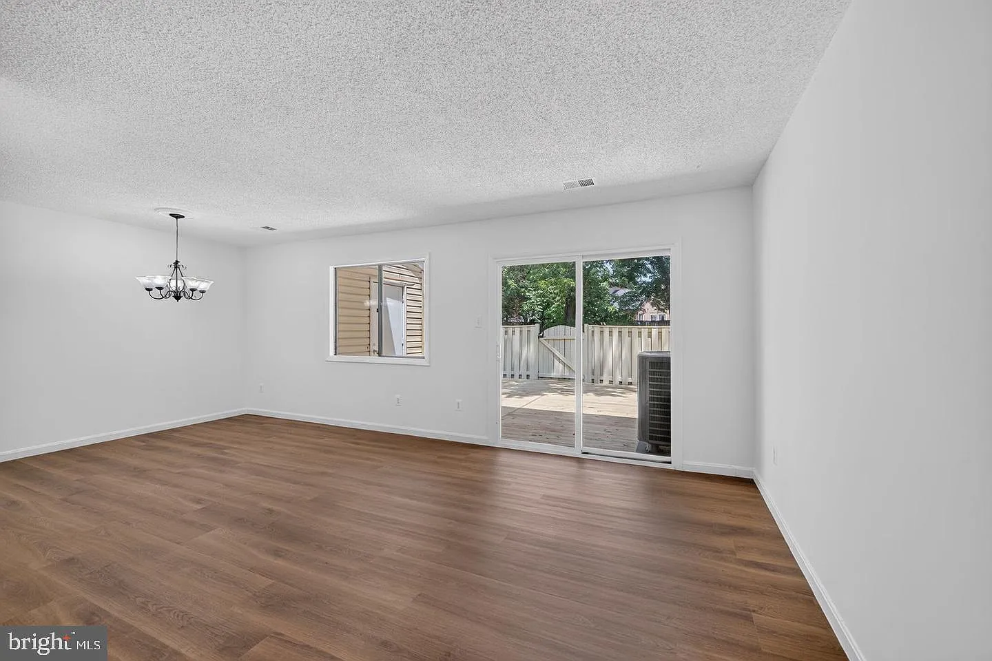 4 bed, 2.5 bath, 1540 sqft, $2,990 — Photo 2
