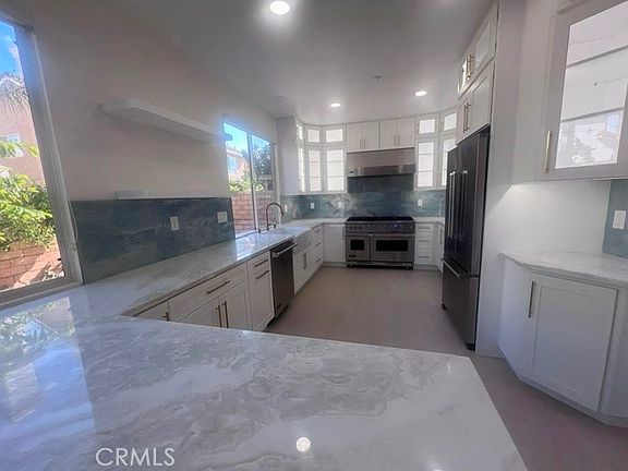 3rd image of 14642 Elm St