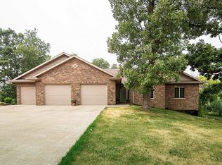 10147 Higley Dr, Peosta, IA 52068